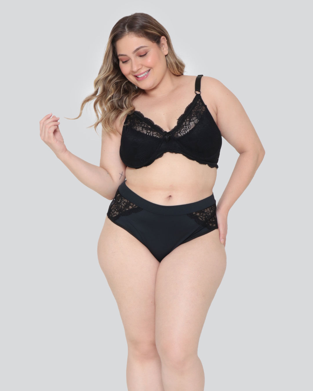 Calcinha-Plus-Size-Fio-Recorte-Renda-Preta