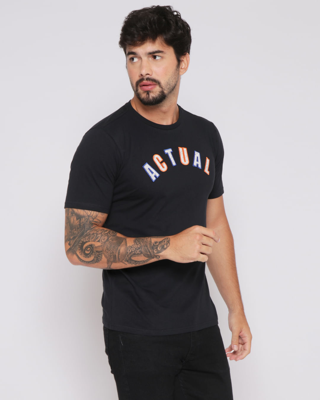 Camiseta-Masculina-Estampa-Actual-Preta