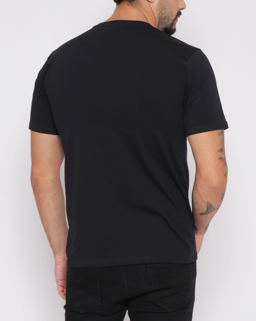 Camiseta-Masculina-Estampa-Actual-Preta