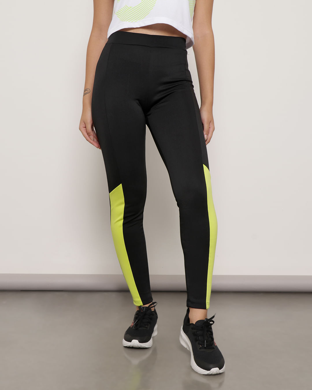 Calca-Legging-Fitness-Feminina-Com-Recortes-Preta