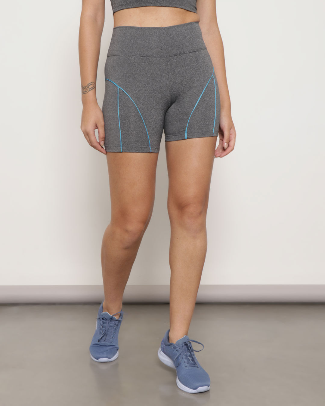 ​Short-Feminino-Fitness-Ciclista-Cinza