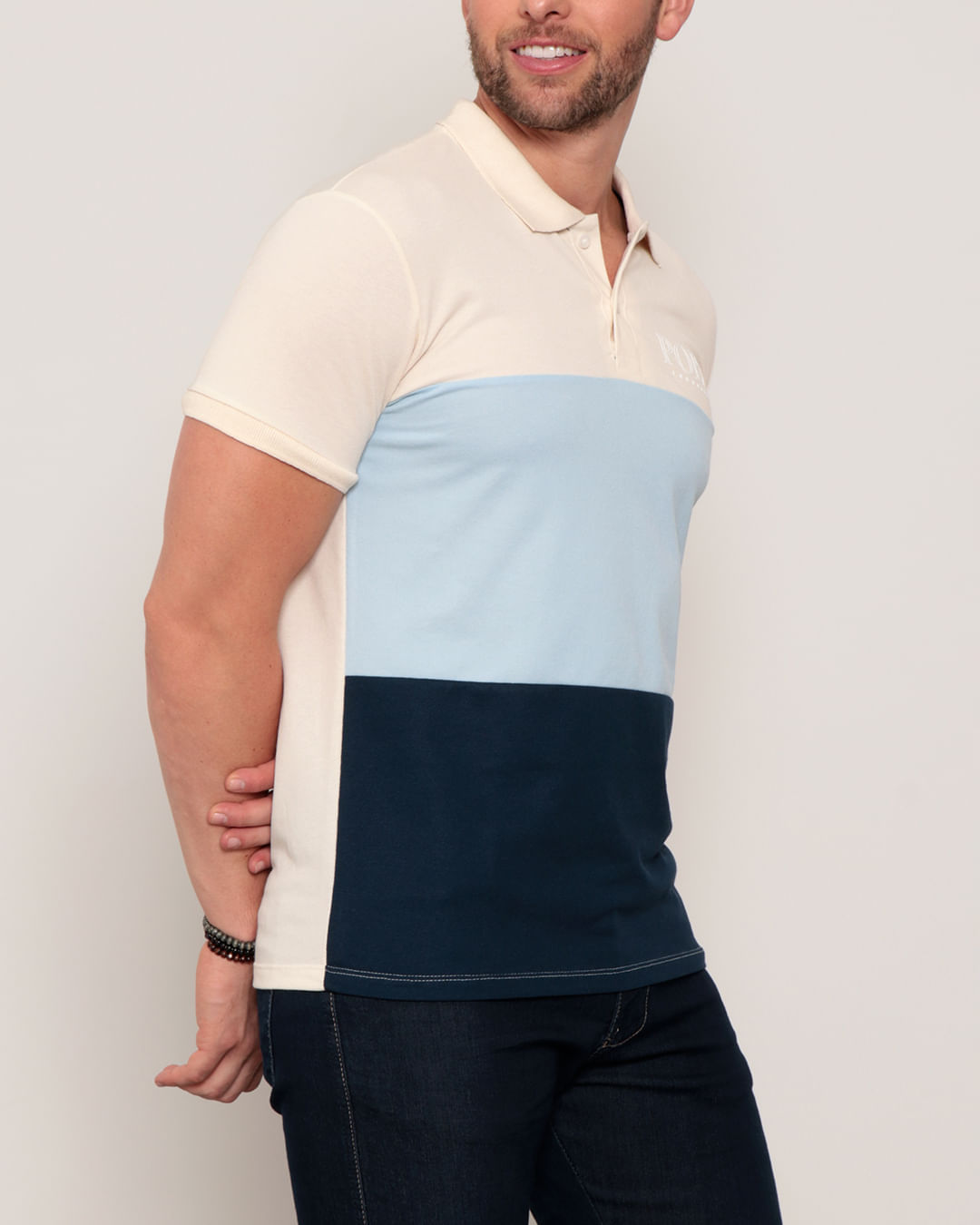 Polo-Masculina-Recorte-Contrastante-Bege-Claro