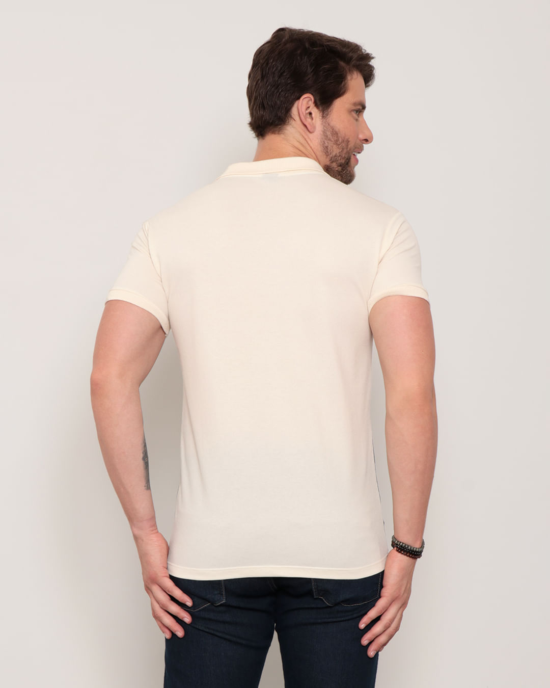 Polo-Masculina-Recorte-Contrastante-Bege-Claro