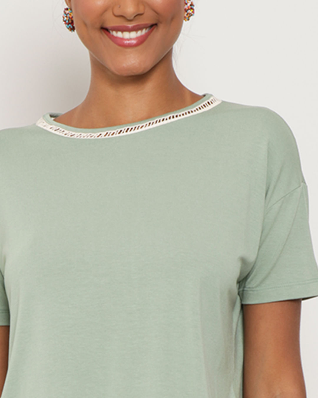 Blusa-Feminina-Detalhe-Decote-Manga-Curta-Verde