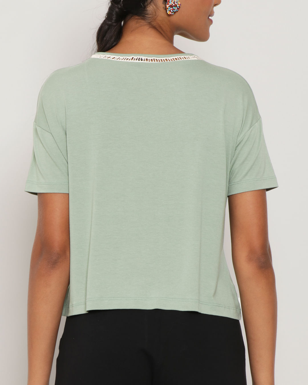 Blusa-Feminina-Detalhe-Decote-Manga-Curta-Verde