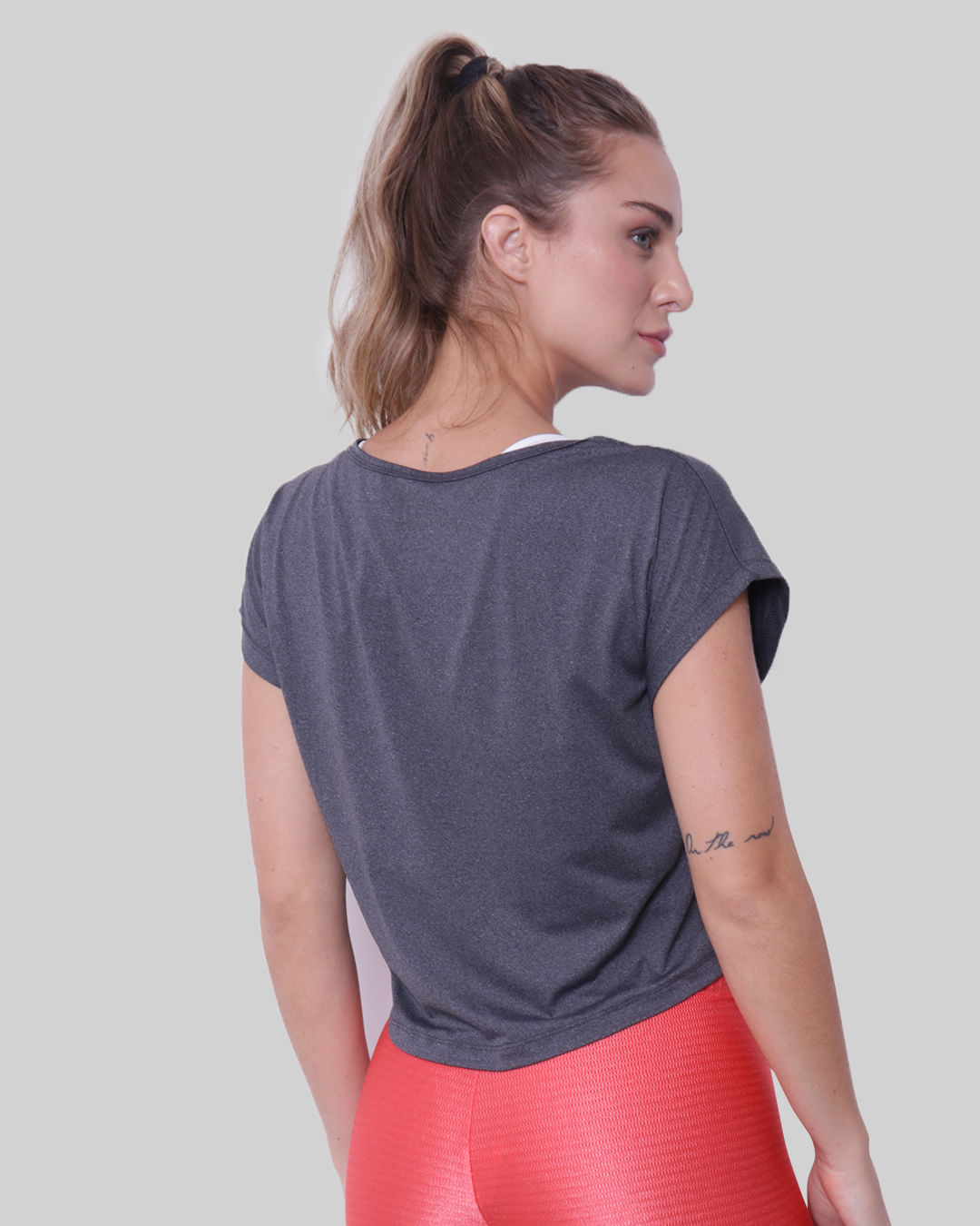 Blusa-Cropped-Feminina-Fitness-Estampa-Yoga-Cinza