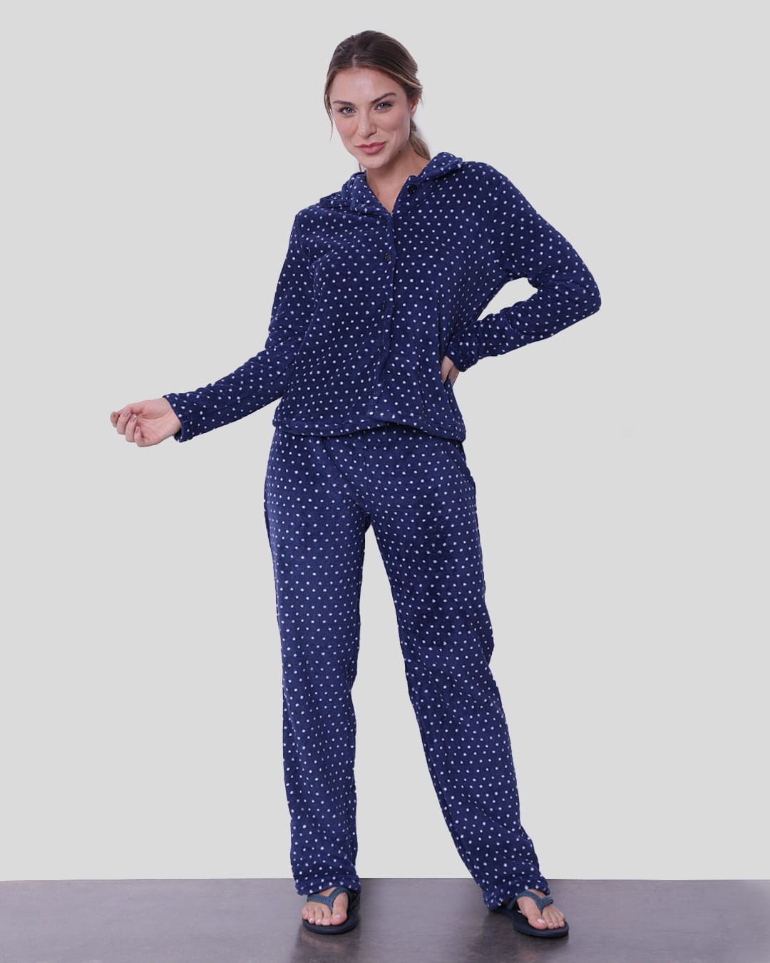 Pijama-Feminino-Com-Botoes-Flannel-Poa-Marinho
