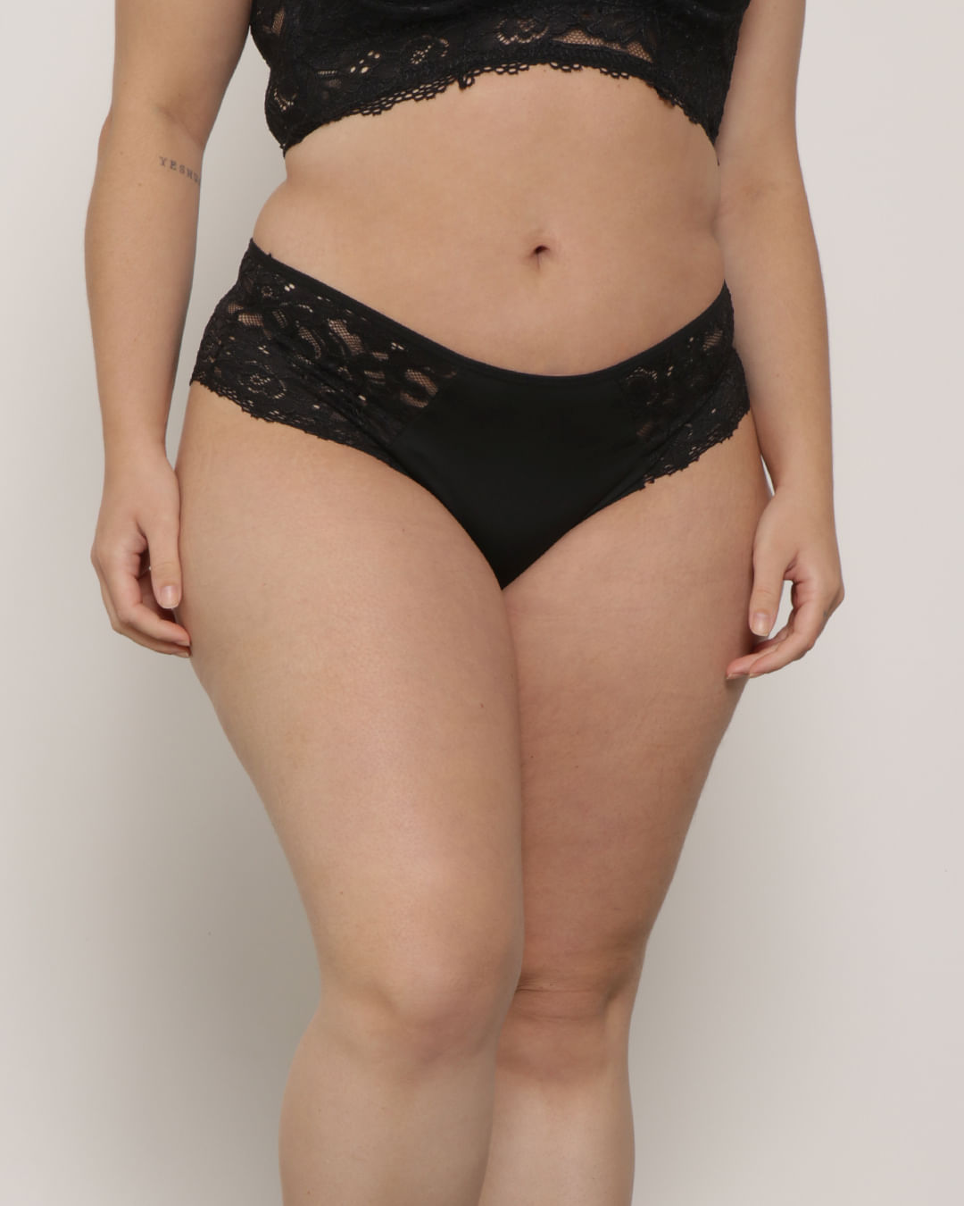 Calcinha-Plus-Size-Avulsa-Renda-Fio-Preta