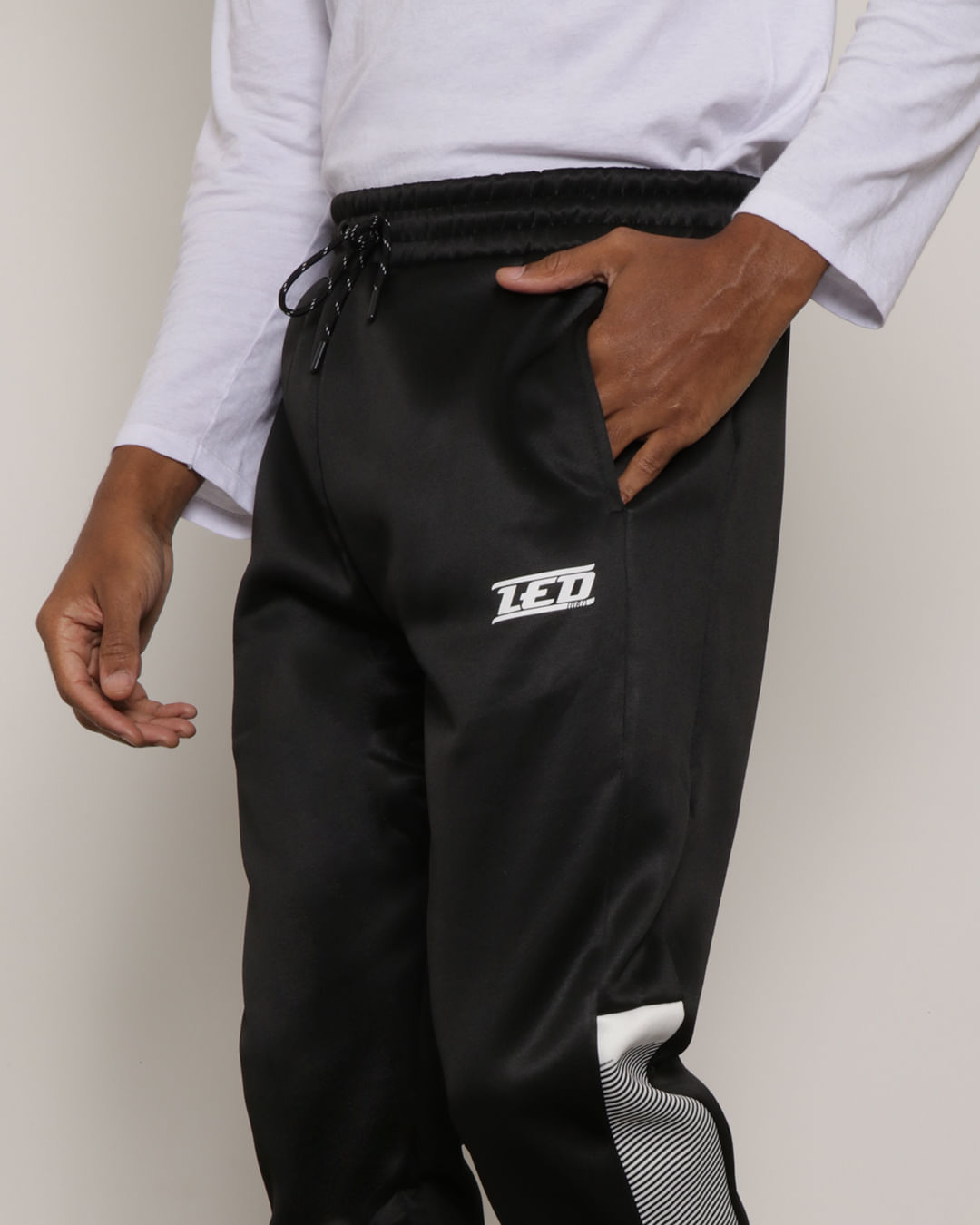 Calca-Masculina-Helanca-Jogger-Com-Recorte-Preta