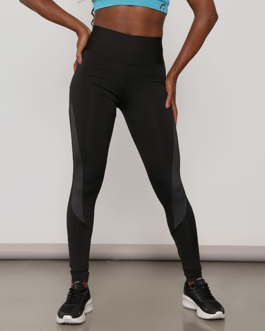 Legging-Fitness-Feminina-Fitter-Com-Recortes-Preta-