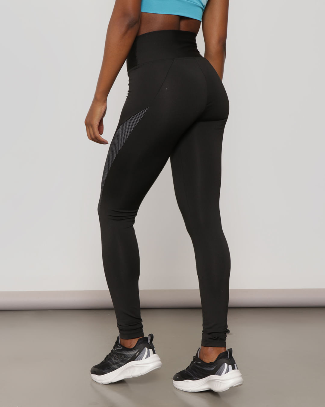 Legging-Fitness-Feminina-Fitter-Com-Recortes-Preta-