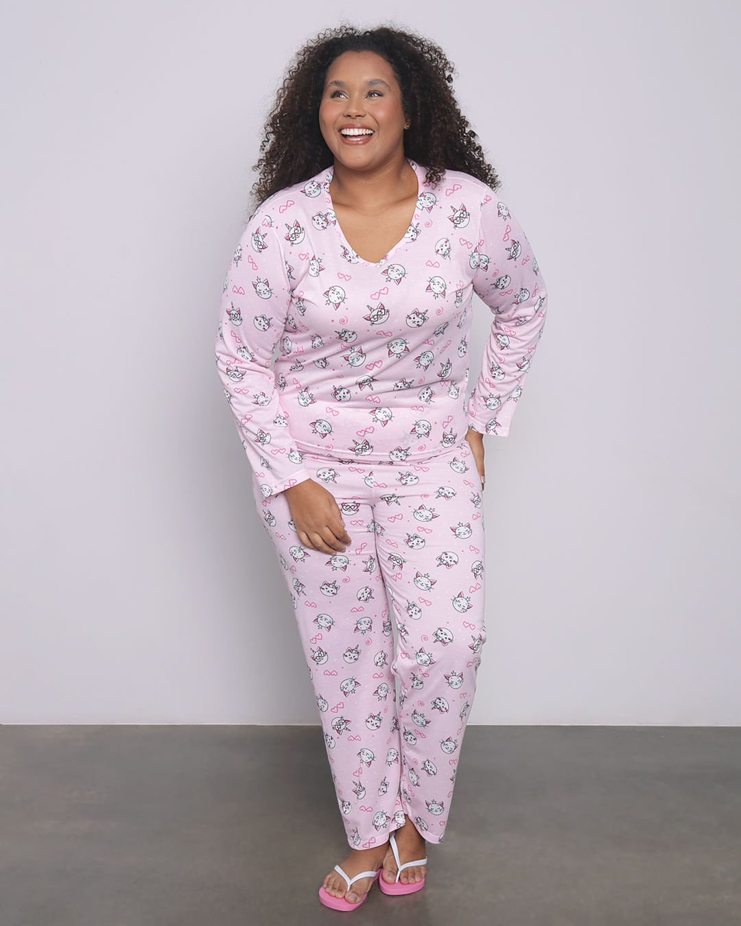 Pijama-Plus-Size-Feminino-Longo-Estampa-Gatinha-Rosa