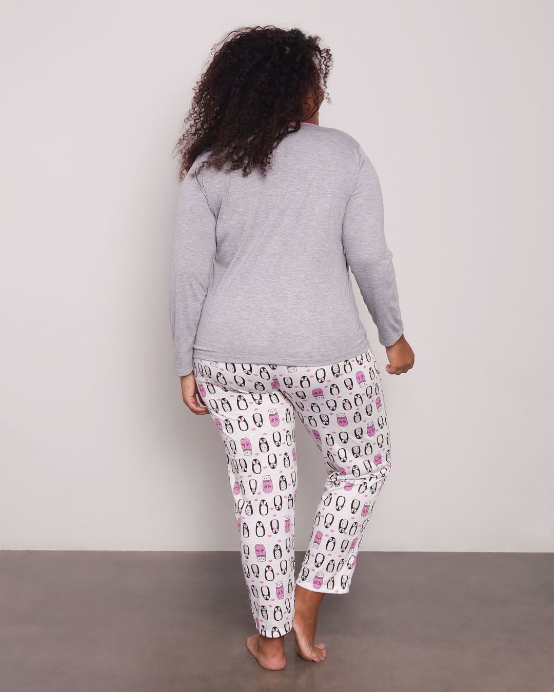 Pijama-Feminino-Plus-Size-Manga-Longa-Estampa-Pinguim-Cinza