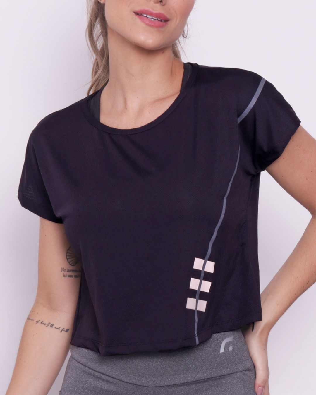 Blusa-Cropped-Feminina-Fitness-Manga-Curta-Preta