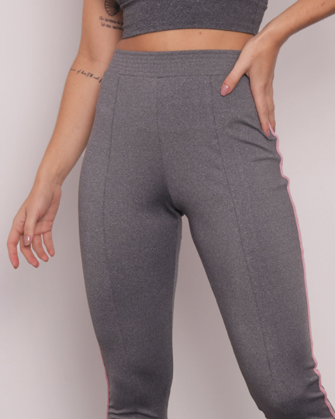 Calca-Legging-Feminina-Com-Fenda-Fitness-Fitter-Cinza