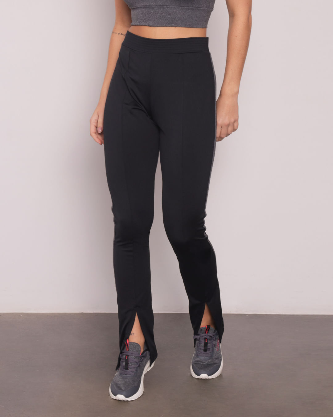 Calca-Legging-Feminina-Com-Fenda-Fitness-Fitter-Preta