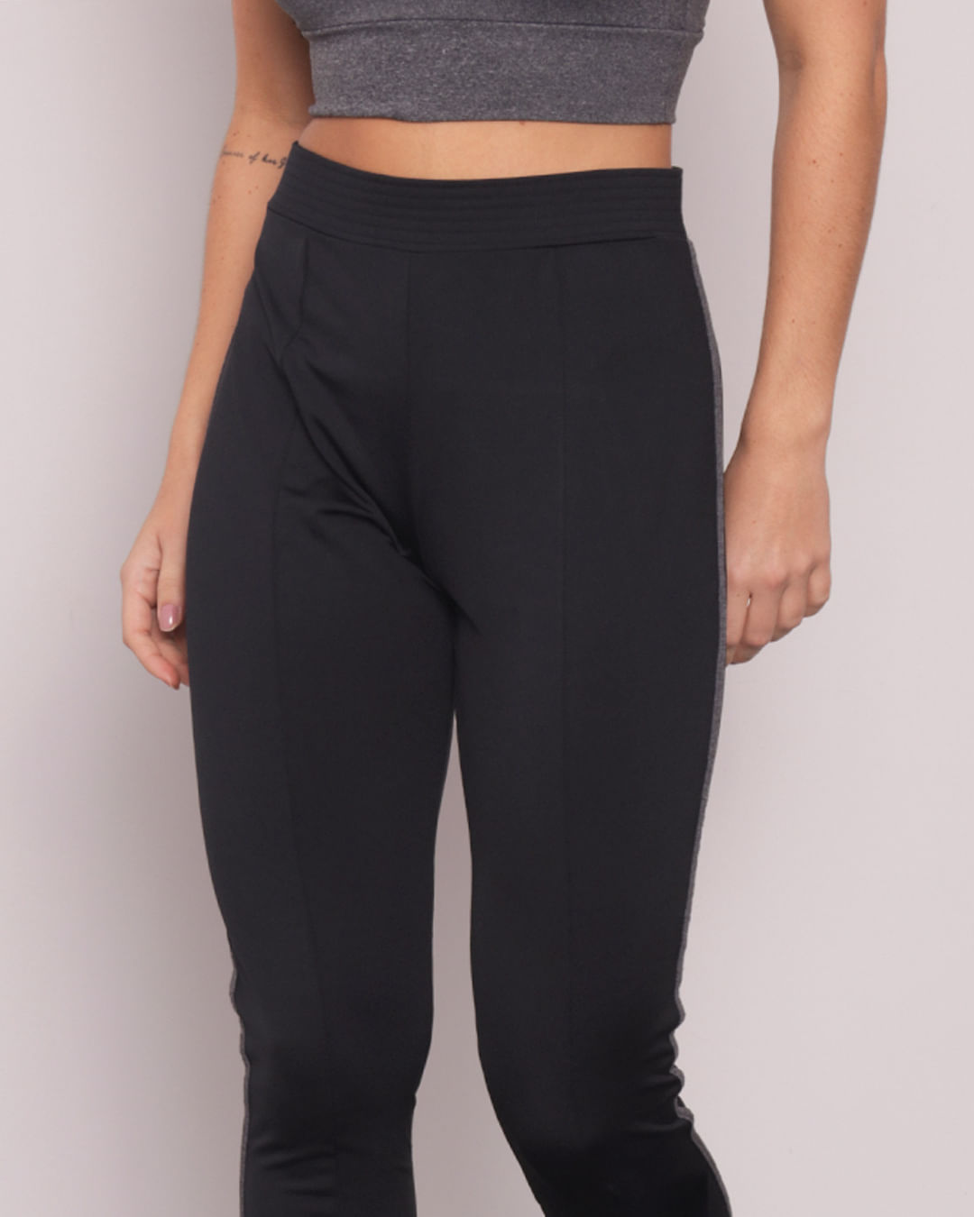 Calca-Legging-Feminina-Com-Fenda-Fitness-Fitter-Preta