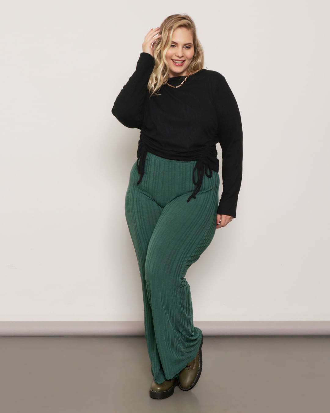 Calça Plus Size Feminina Pantalona Canelada Verde Escuro