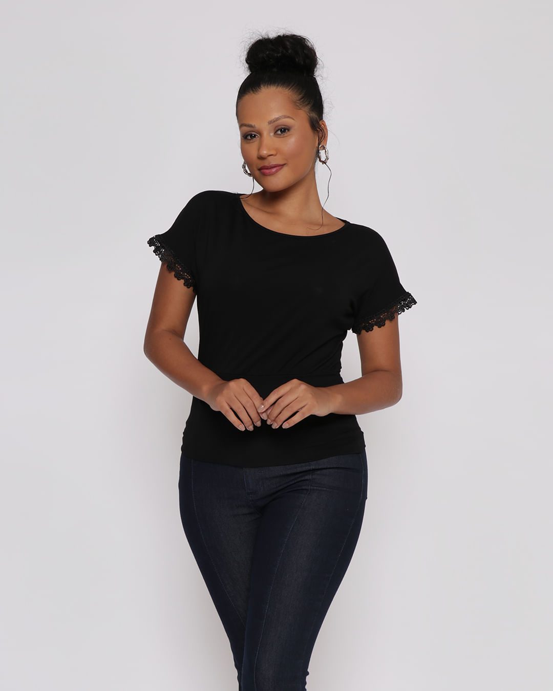 Blusa-Feminina-Manga-Curta-Com-Renda-Guipir-Preta