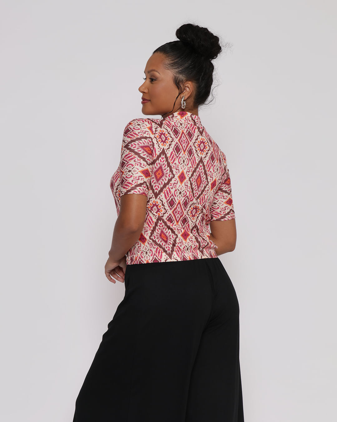 Blusa-Feminina-Gola-Alta-Estampada-Bege-