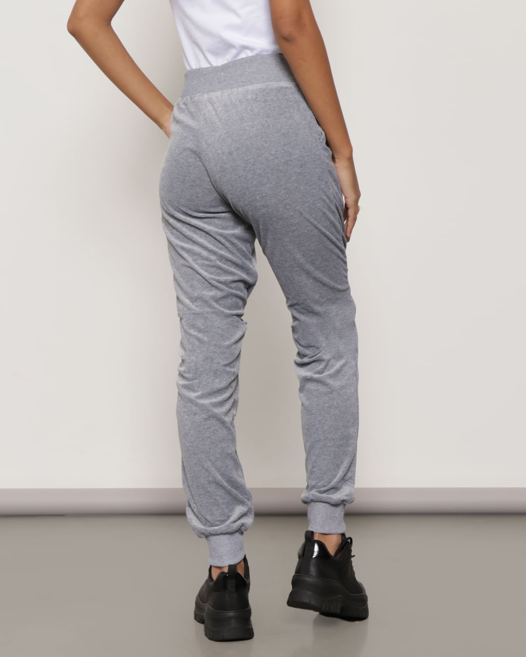 Calca-Feminina-Plush-Jogger-Amarracao-Cinza