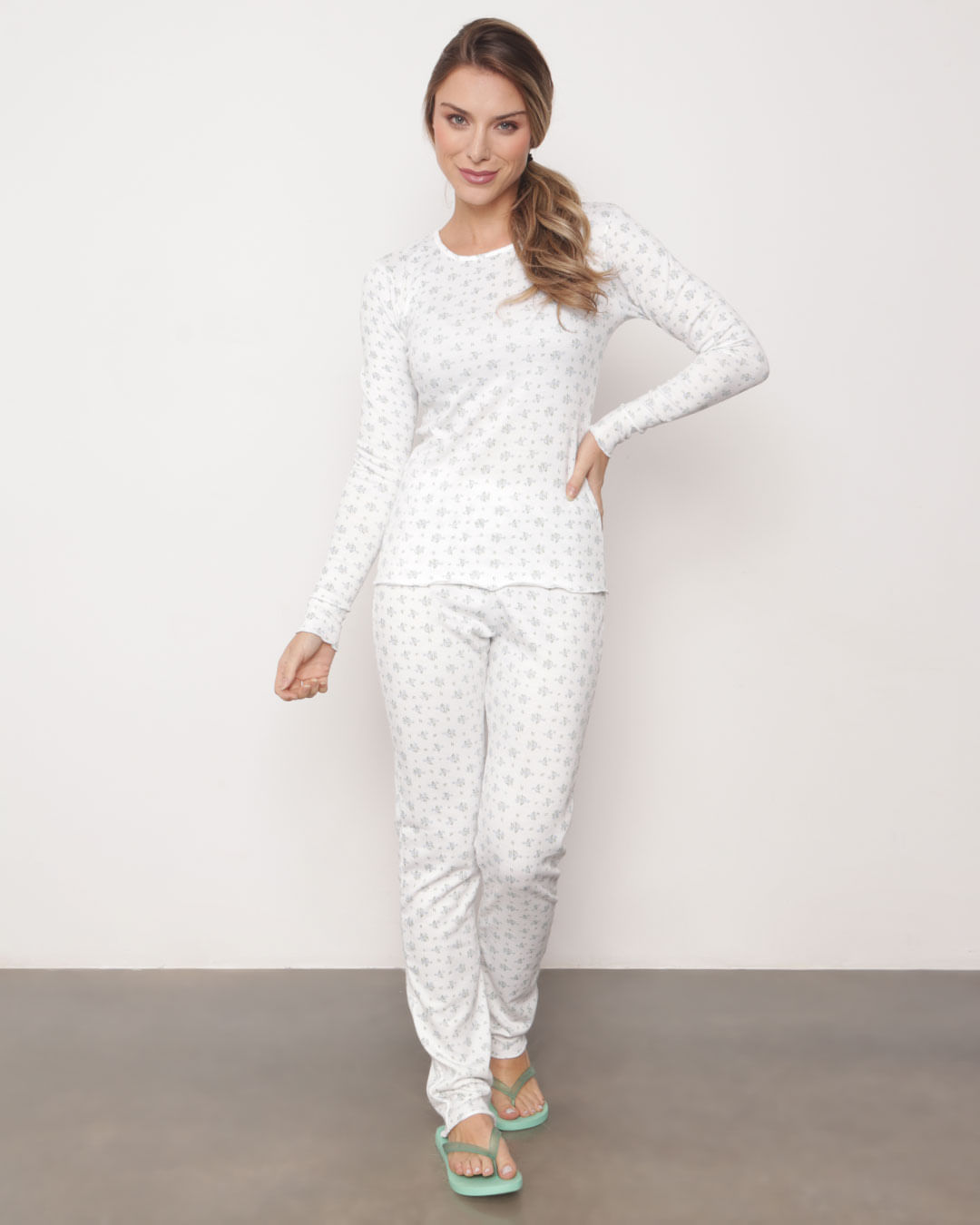 Pijama-Feminino-Longo-Estampa-Floral-Branco