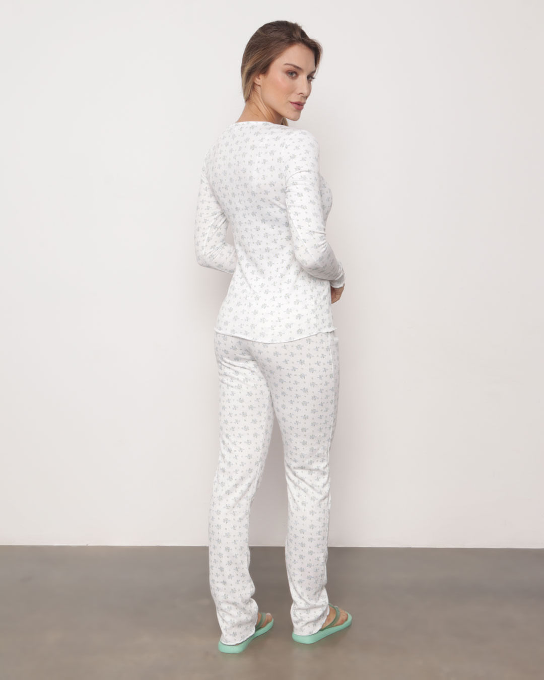 Pijama-Feminino-Longo-Estampa-Floral-Branco