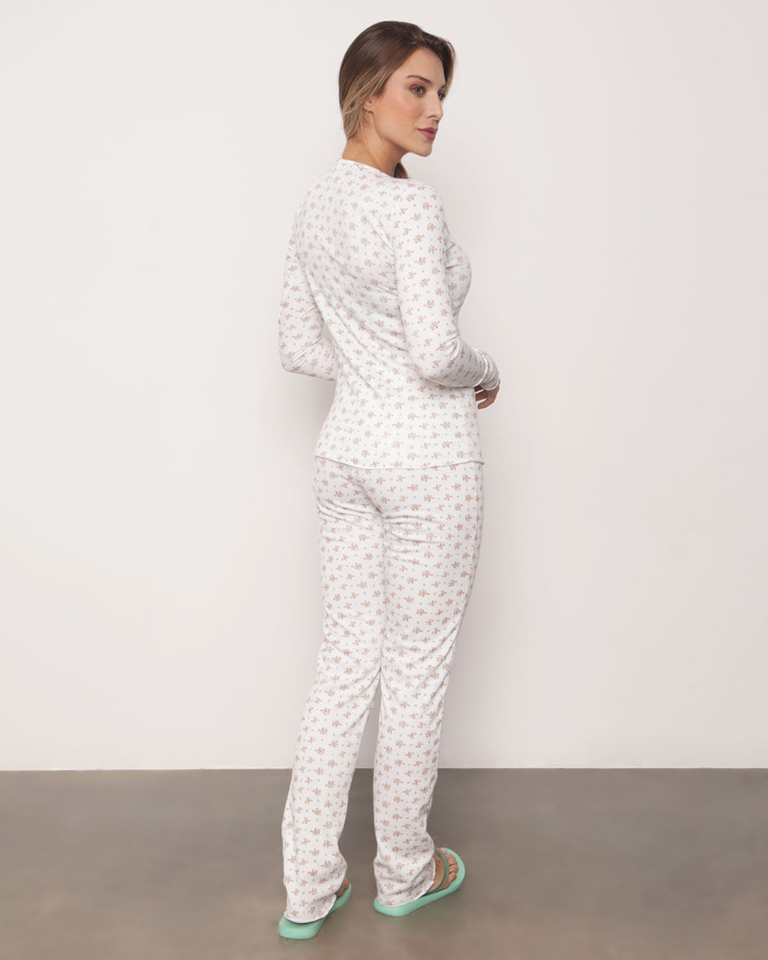 Pijama-Feminino-Longo-Estampa-Floral-Off-White