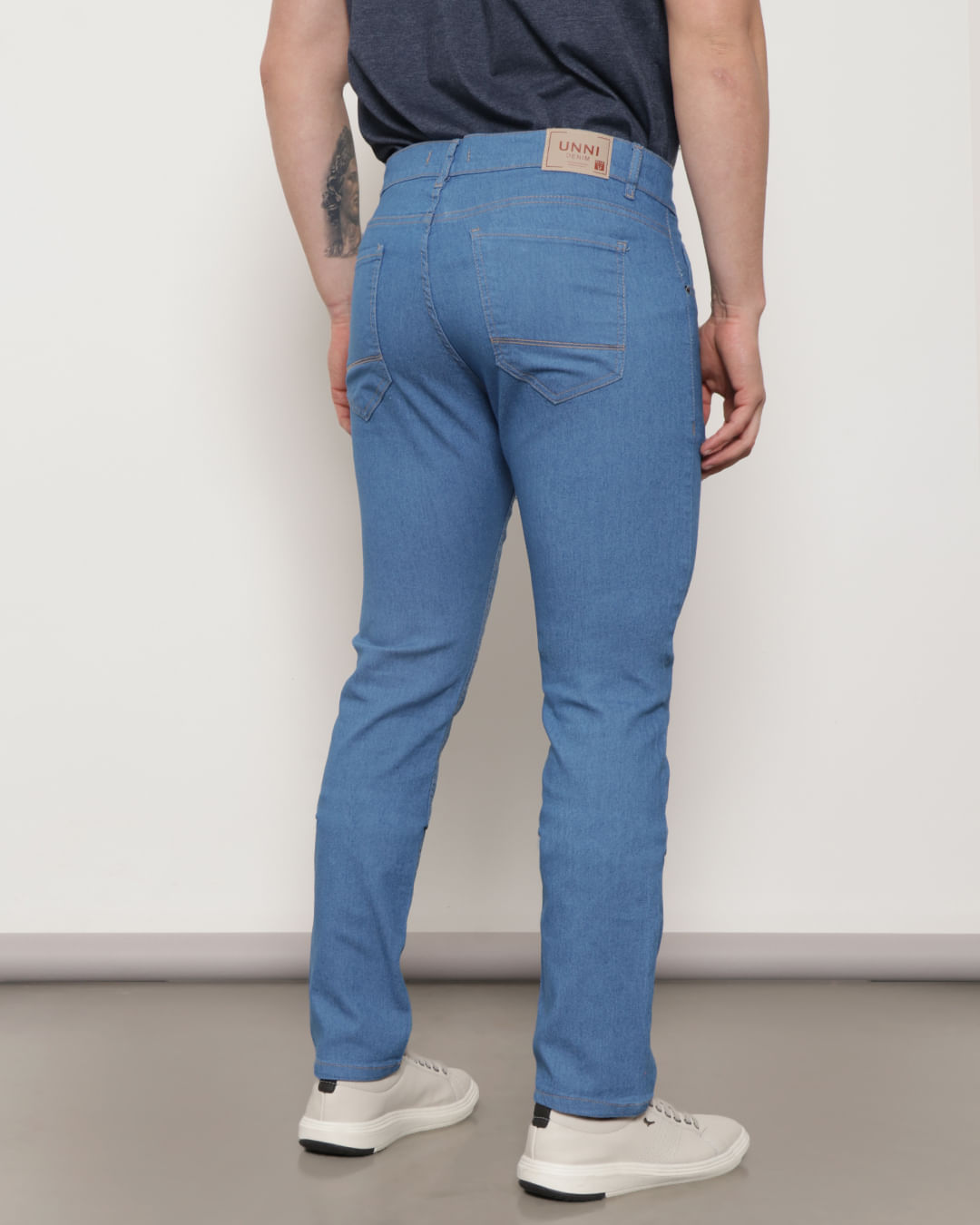 Calca-Jeans-Masculina-Reta-Com-Bolso-Azul-Claro