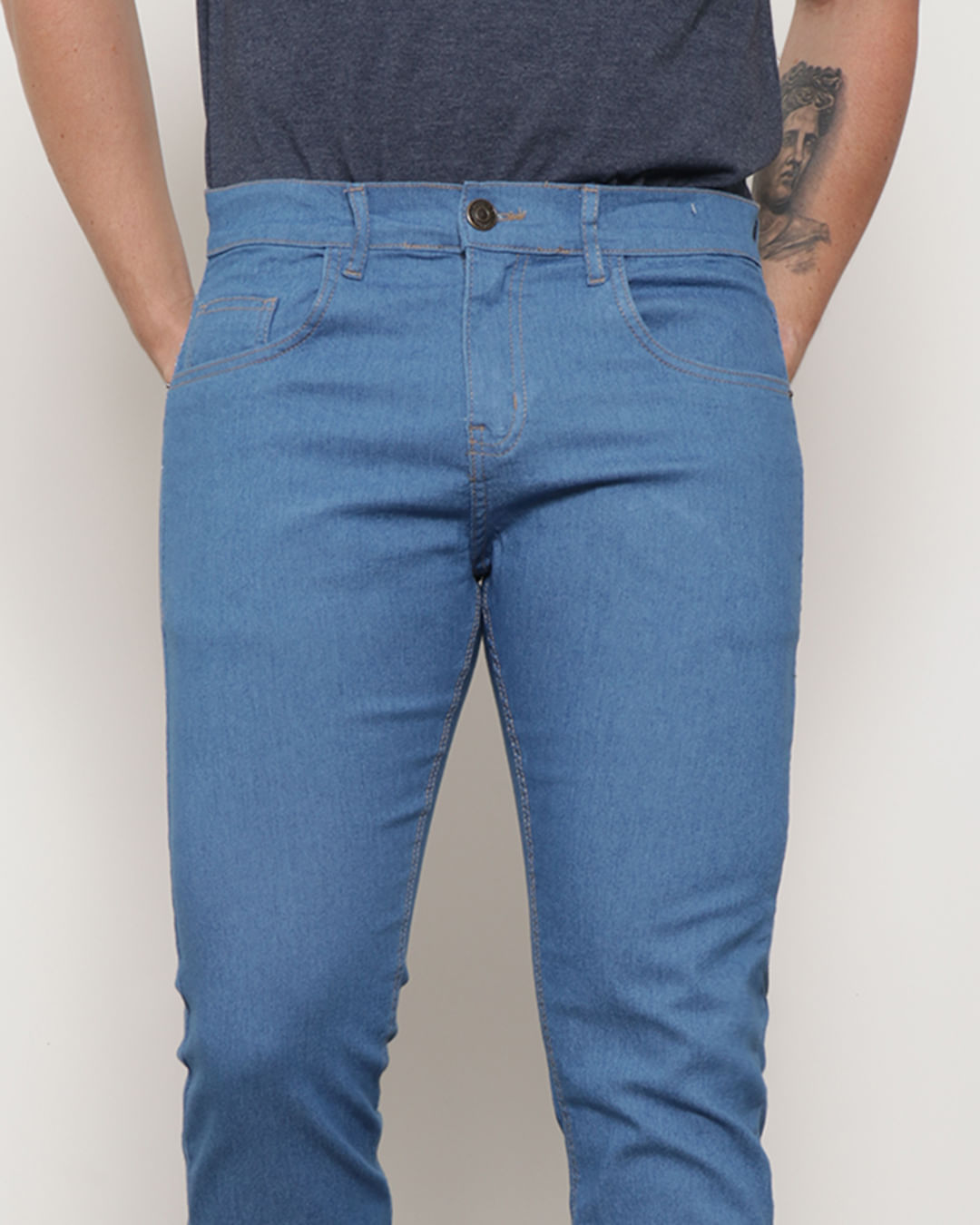 Calca-Jeans-Masculina-Reta-Com-Bolso-Azul-Claro