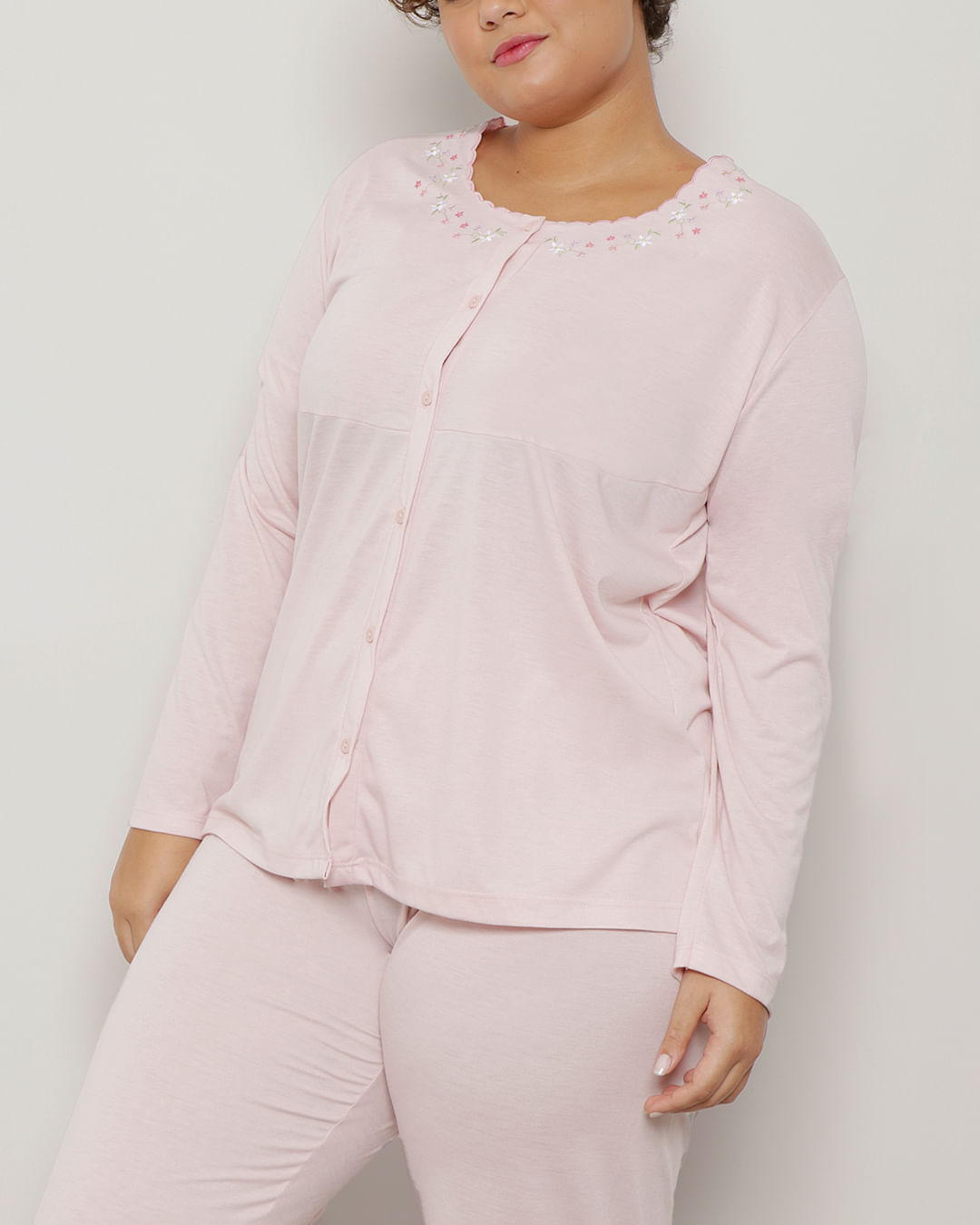 Pijama-Plus-Size-Feminino-Manga-Longa-Com-Botoes-e-Bordado-Rosa