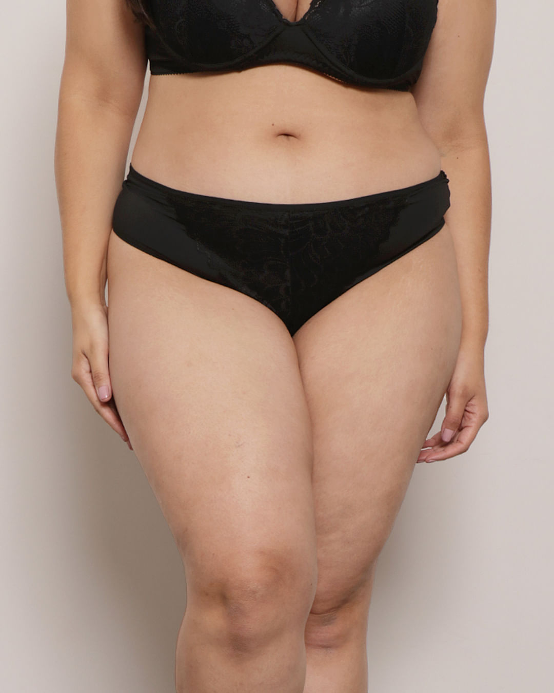 Calcinha-Plus-Size-Feminina-Fio-Dental-Renda-Preta