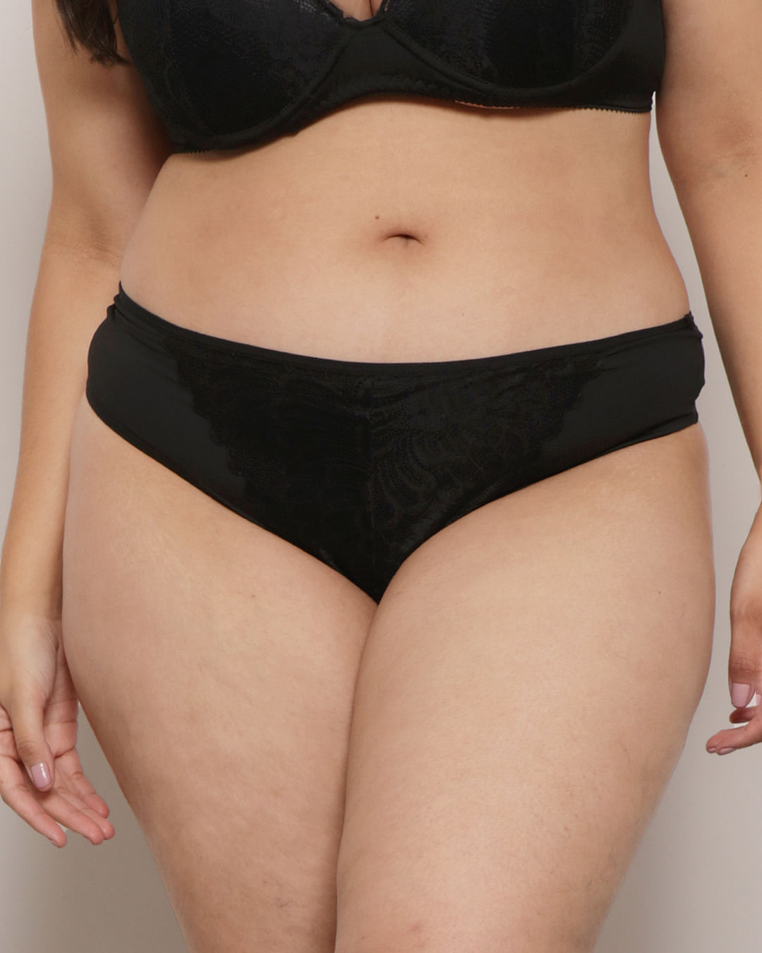 Calcinha-Plus-Size-Feminina-Fio-Dental-Renda-Preta