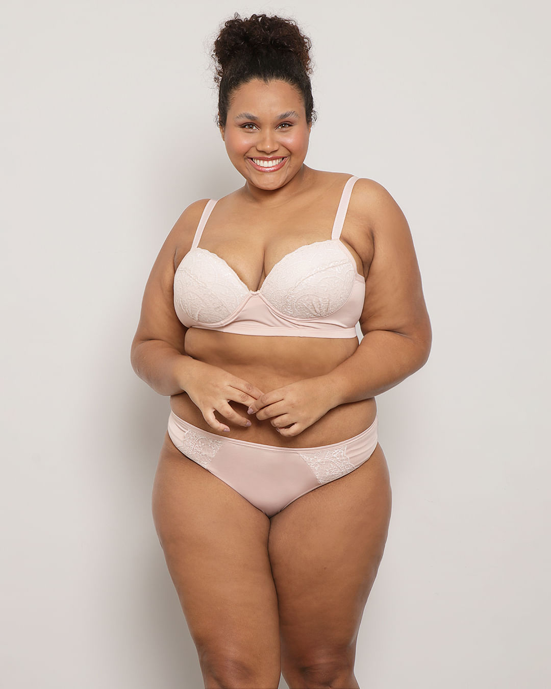 Calcinha-Plus-Size-Feminina-Biquini-Detalhe-Em-Renda-Bege