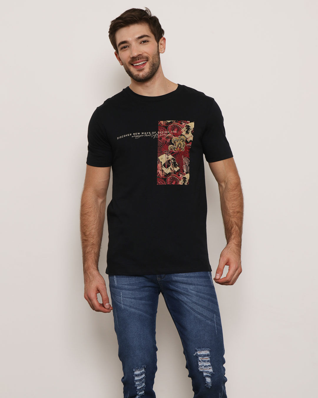 Camiseta-Masculina-Estampa-Cogumelo-Manga-Curta-Preta