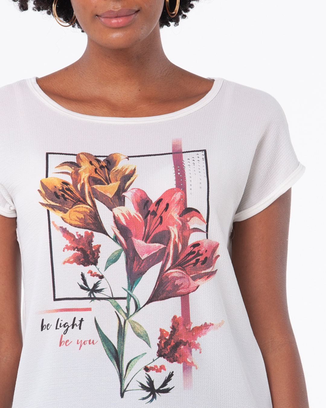 Camiseta-Feminina-Manga-Curta-Flores-Brilho-Off-White