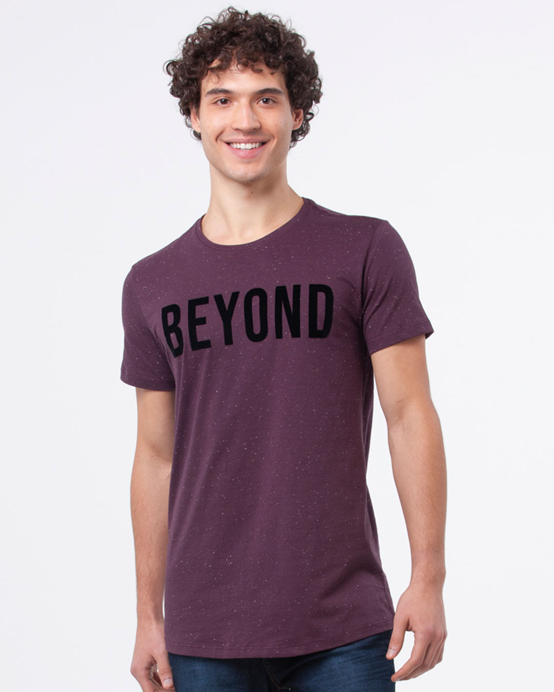 Camiseta-Masculina-Regular-Estampa-Beyond-Vinho