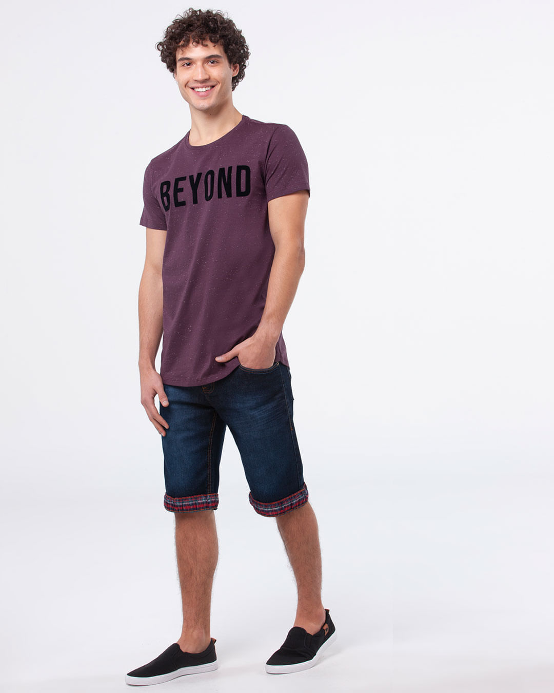 Camiseta-Masculina-Regular-Estampa-Beyond-Vinho