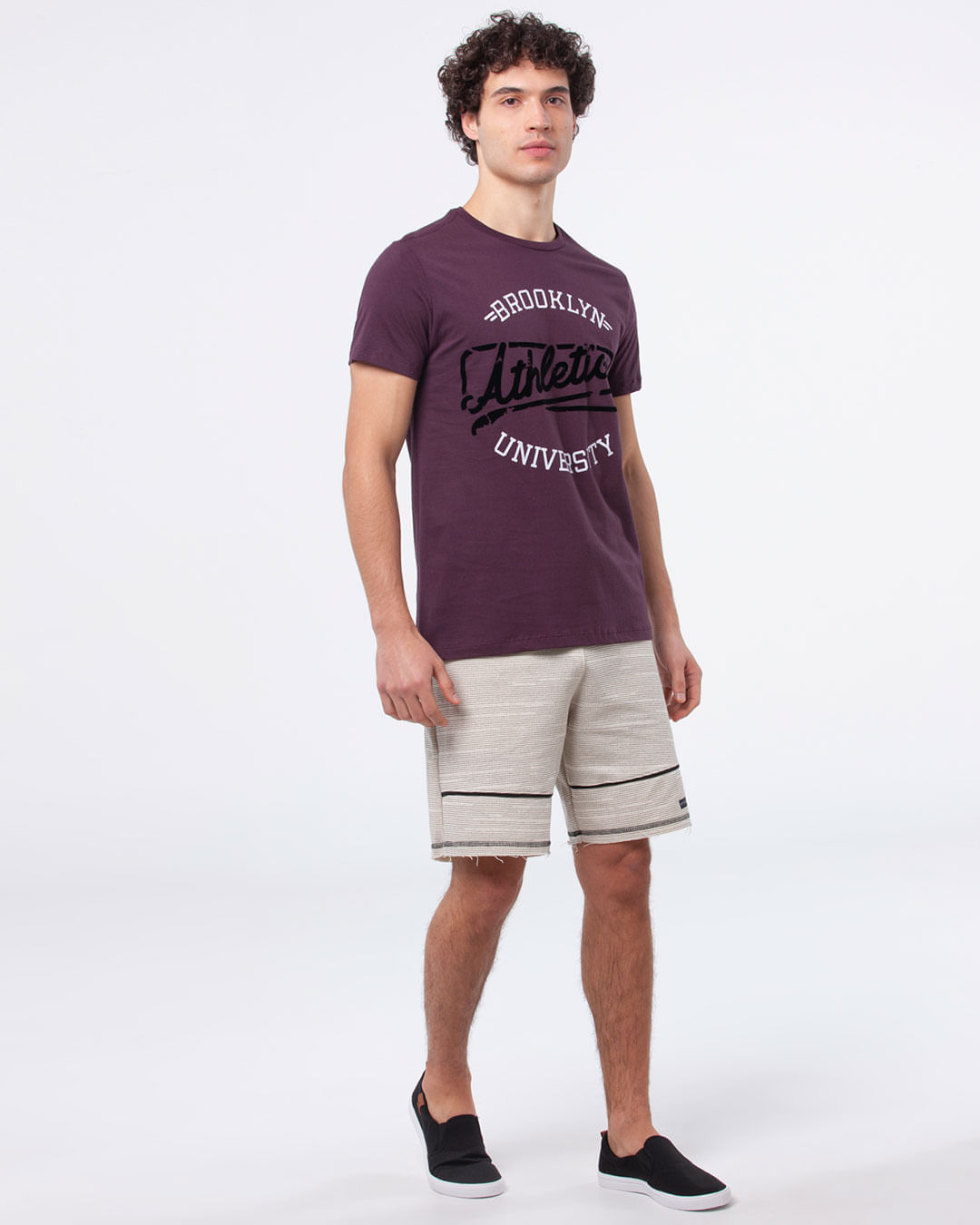 Camiseta-Masculina-Regular-Estampa-Athletic-Colegial-Vinho